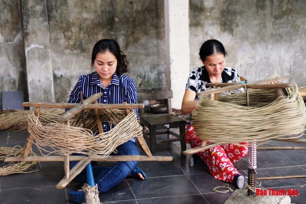 Độc đáo những sản phẩm mỹ nghệ làm từ cói, bèo tây